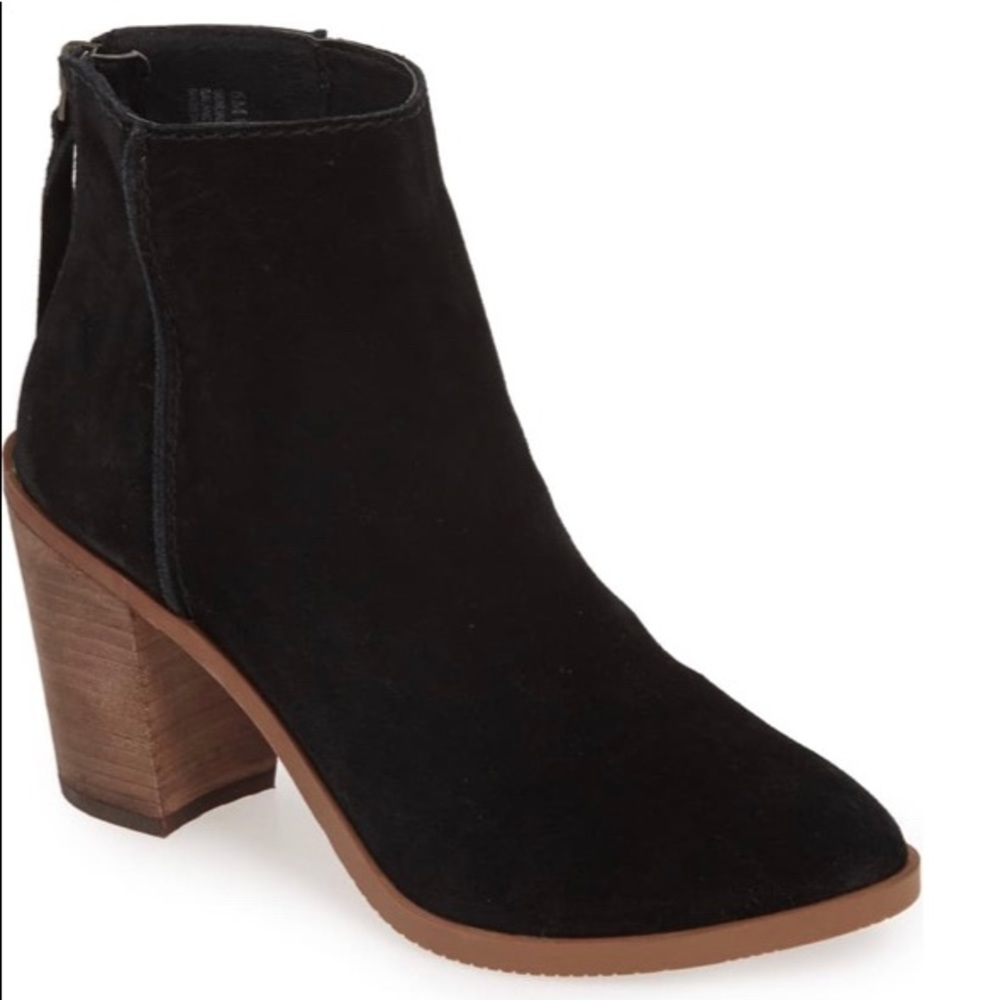 GORGEOUS BRAND NEW BLACK SUEDE BOOTIES